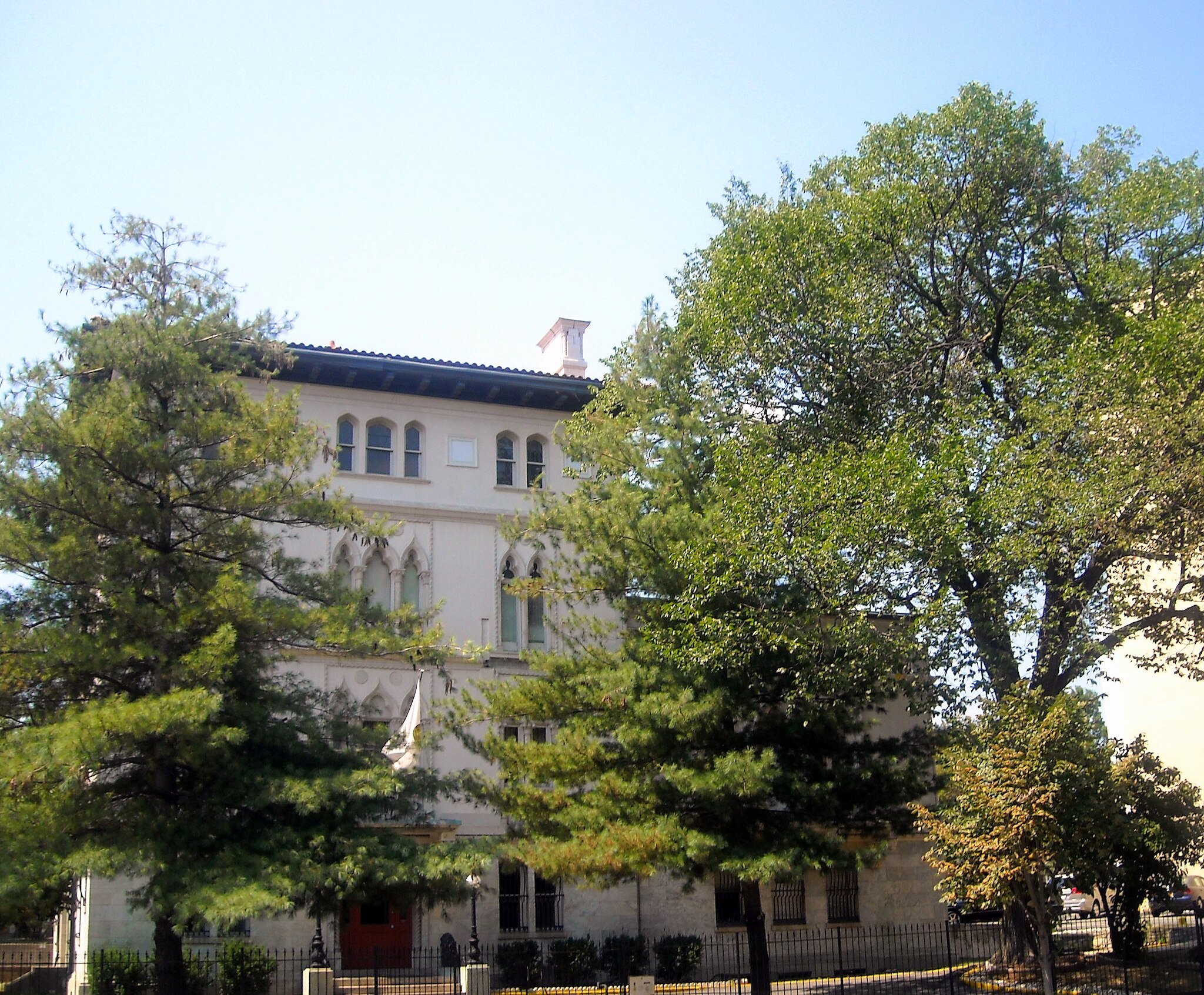 Most Haunted Homes In America Pink Palace