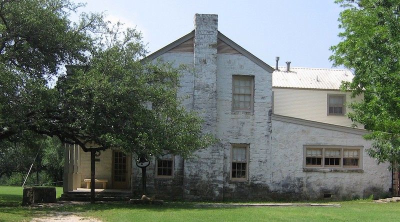 Large historical home courtesy of Pablo Solomon.