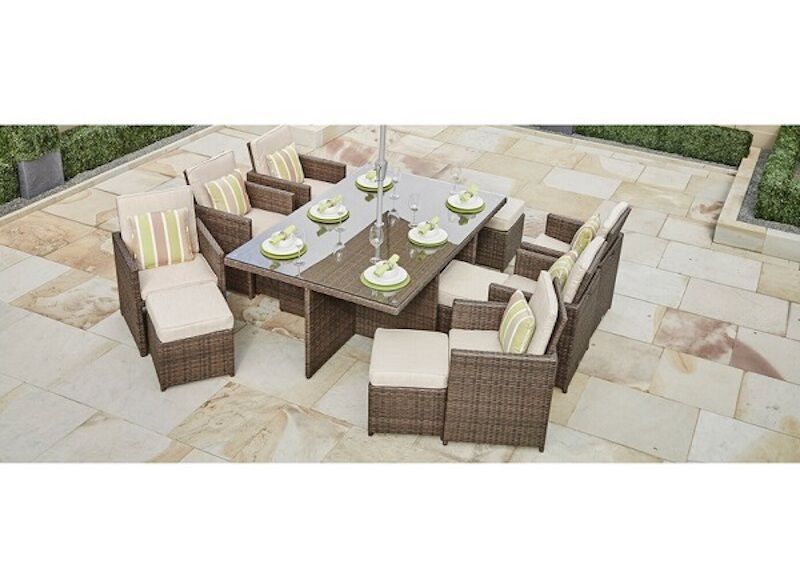 outdoor dining table