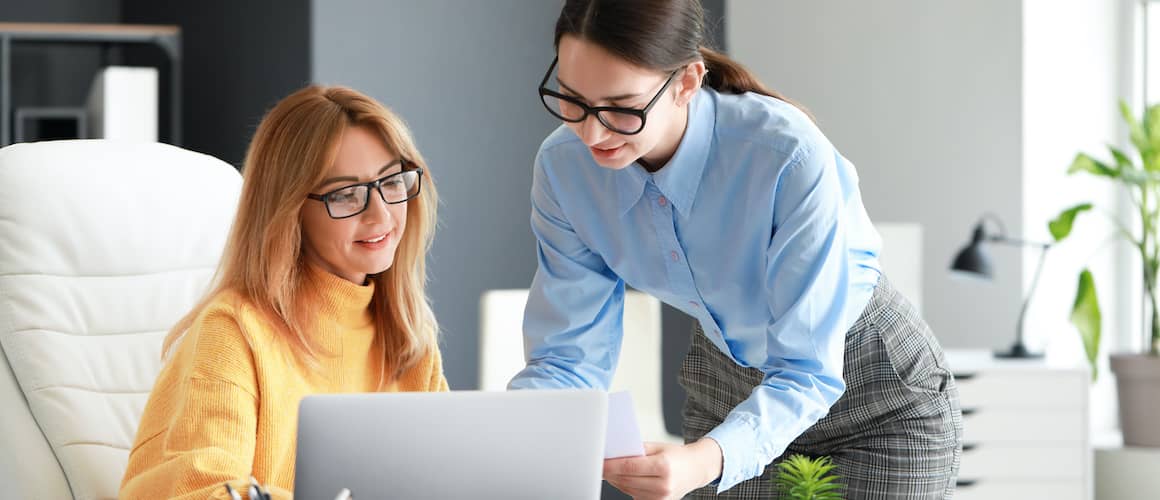 real estate assistant helping real estate agent